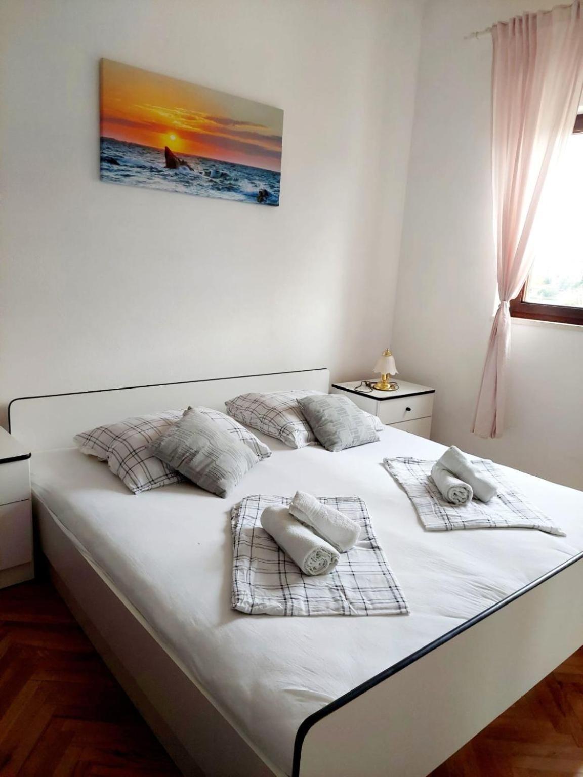 Apartments Pavao Постира Экстерьер фото